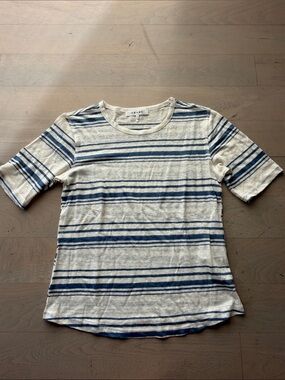 FRAME 100% Linen Striped Short Sleeve Tee in Blue and White